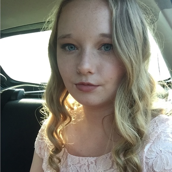 Meet your Posher, Madison - Picture 1 of 1